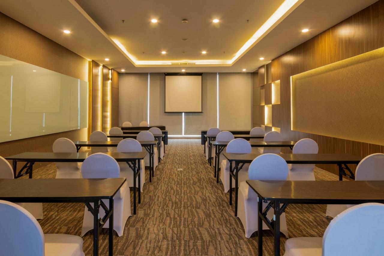 Antero Hotel Jababeka Cikarang Zewnętrze zdjęcie